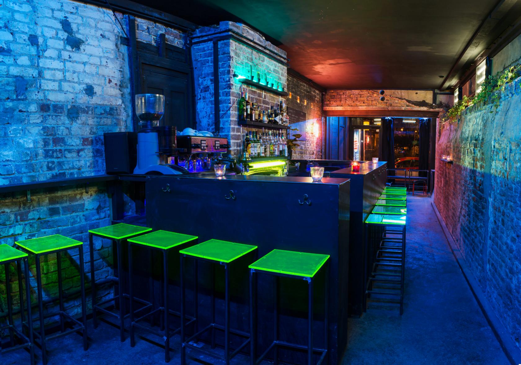 Blondies has the vibe of a New York dive bar.