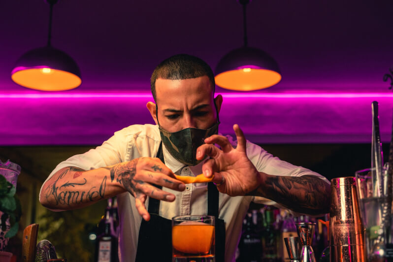 cocktail masterclass with an expert for 30th birthday party