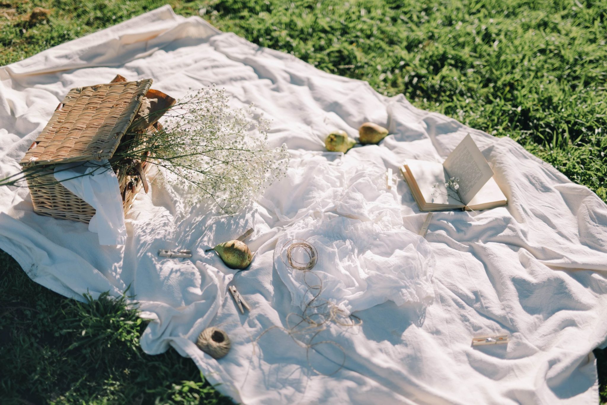 dreamy picnic birthday party setup