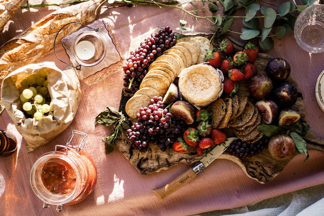 a picture of a lovely picnic spread with food