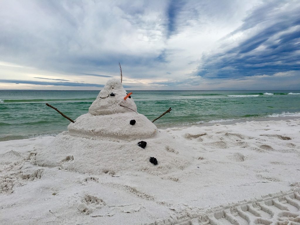 snowman on beach 1927360 1280