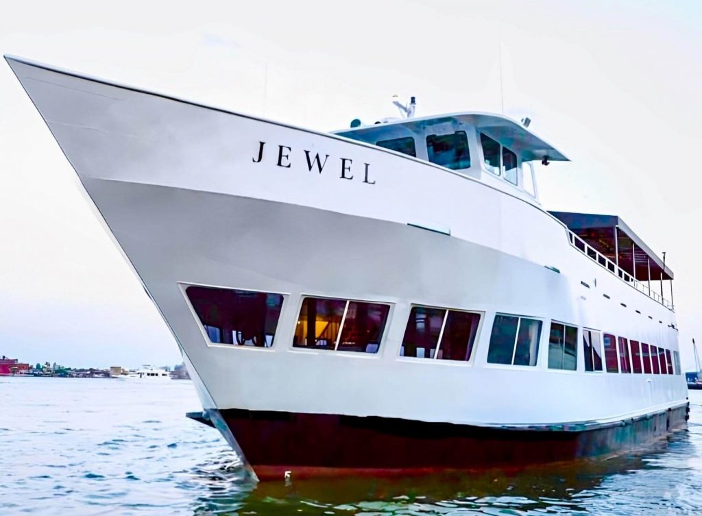 The Jewel Yacht offers a spacious party spot for you to enjoy NYC and have the time of your life. 