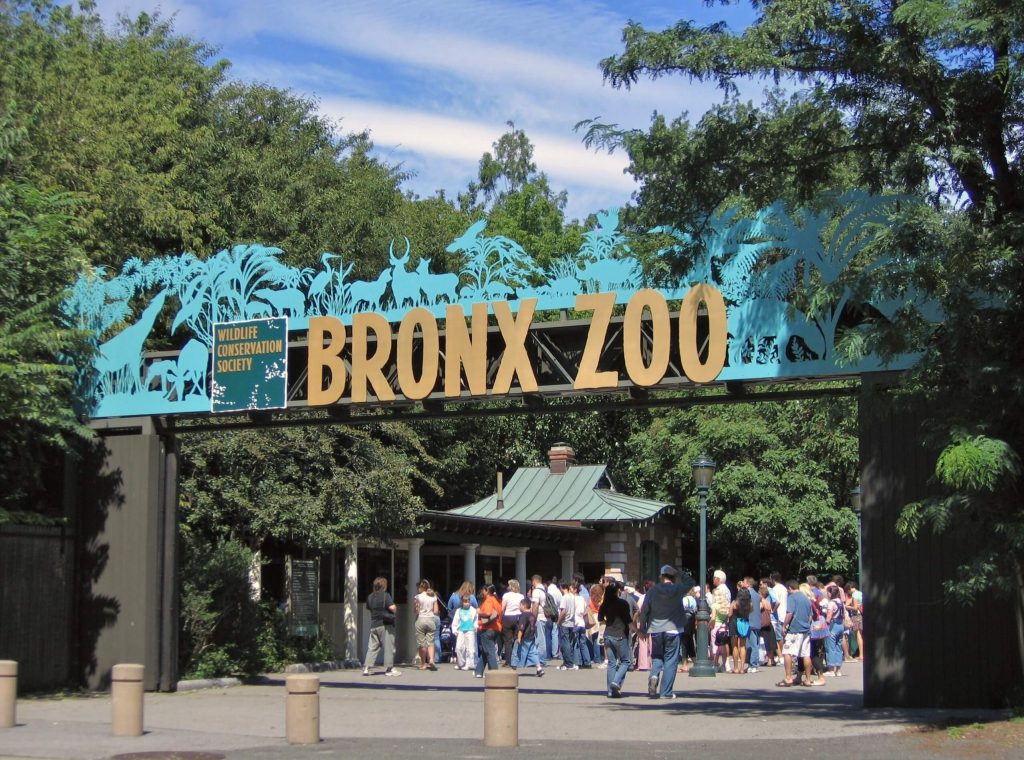 an entrance to Bronx Zoo
