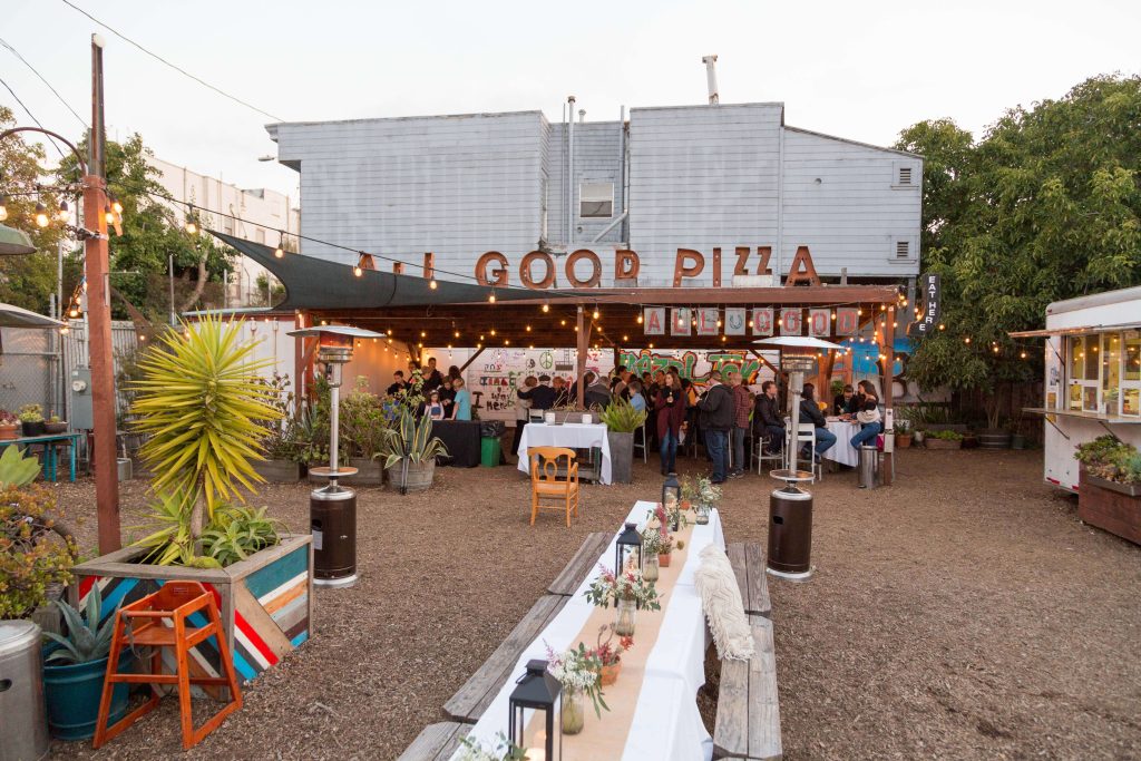 outdoor patio in a pizza restaurant