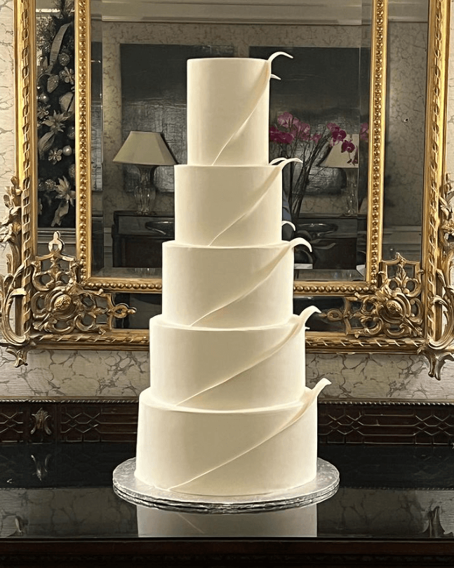 an elegant wedding cake