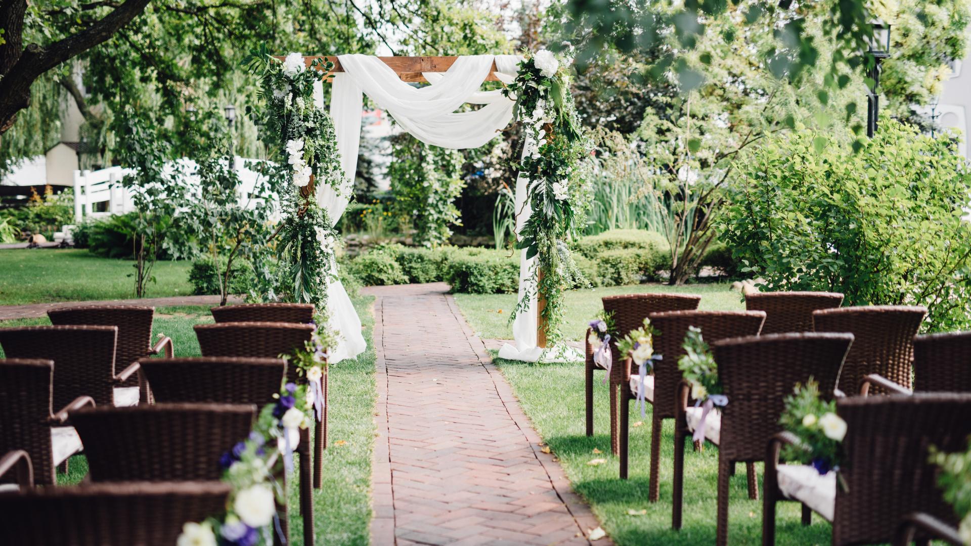 Cheap Garden Wedding Venues for Rent in Toronto, ON