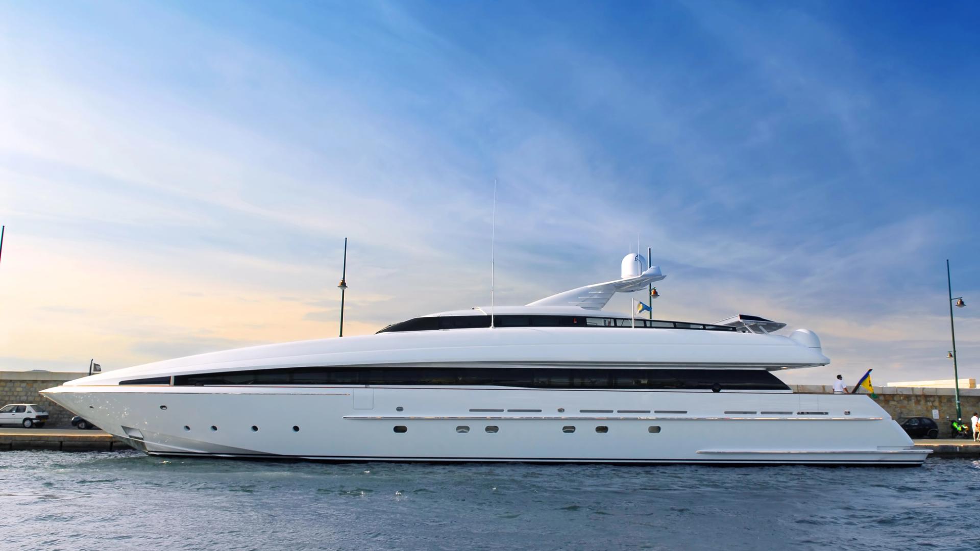 Private Yachts for Rent in Singapore