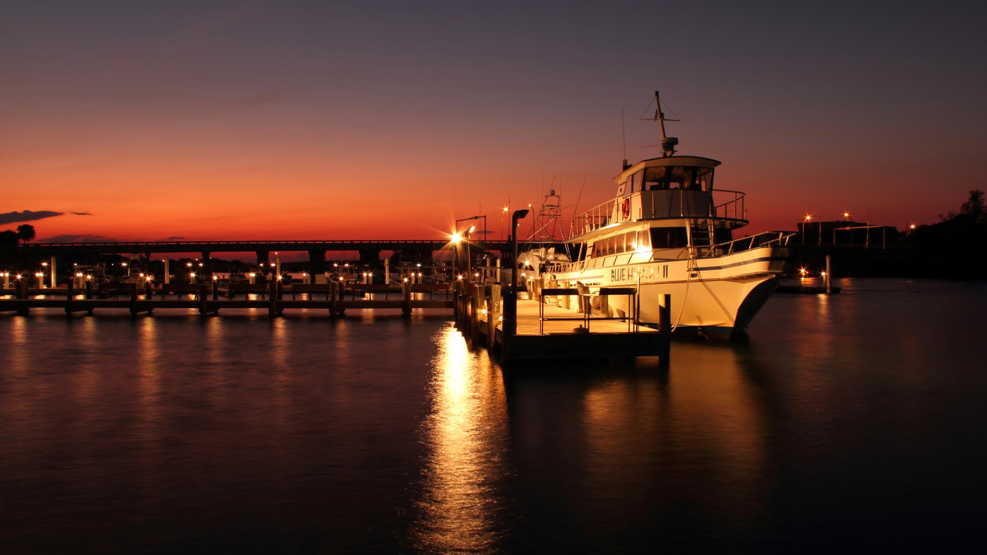 Dinner Cruises for Hire in Melbourne