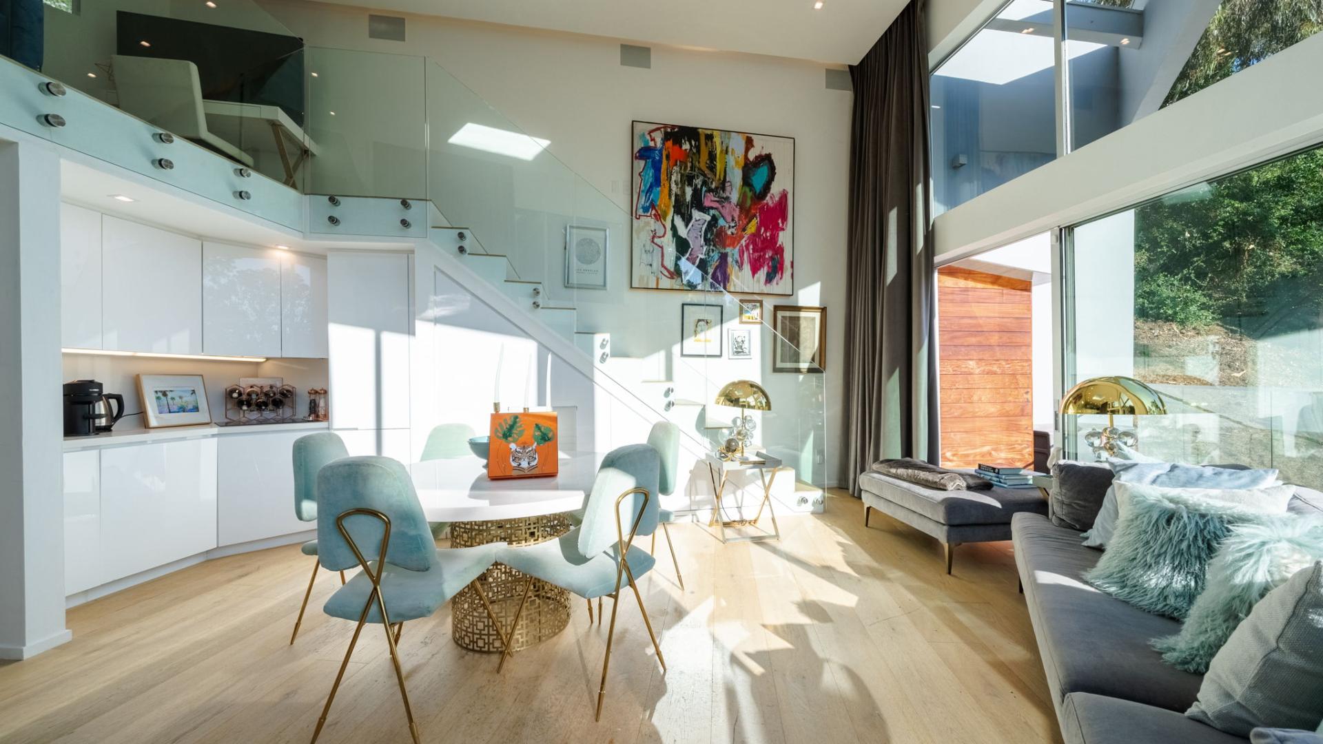 Party Apartments for Rent in Hollywood Hills, Los Angeles, CA