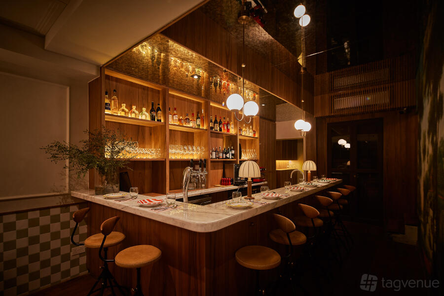 Dining Hall & Bar at