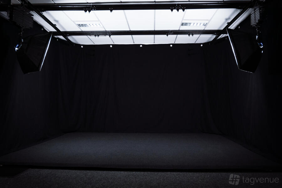 Photo/Film Studio (Blackout) at