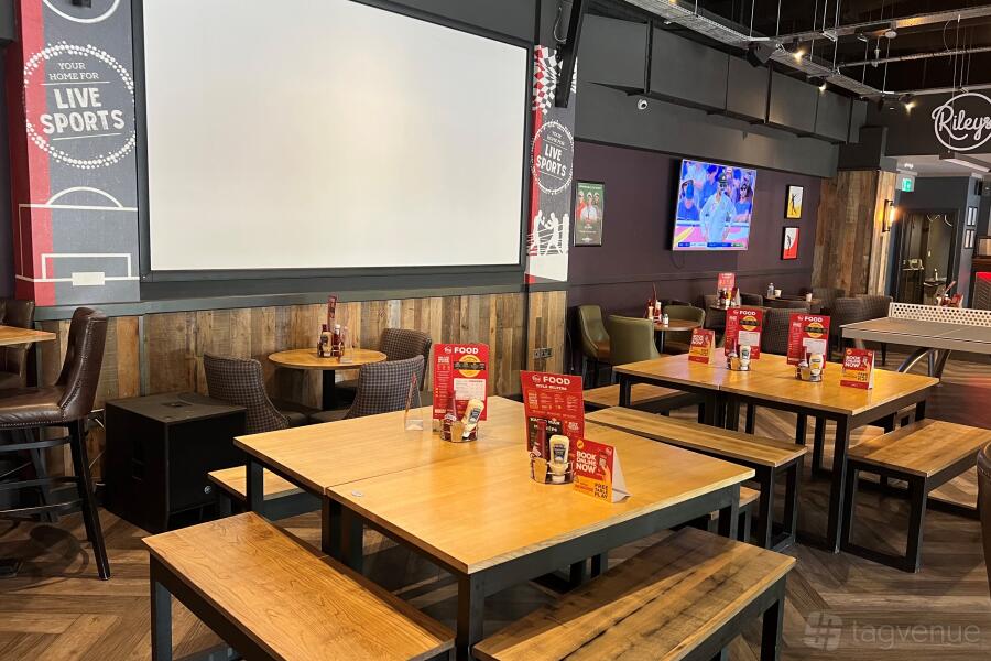 Riley's Sports Bar - Victoria Venue Hire in London | Photos & Prices