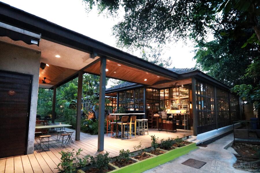 Main Indoor and Outdoor Deck at