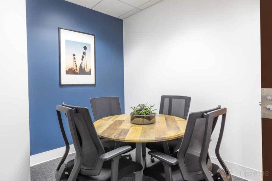 Small Confrence Room Small Confrence Room