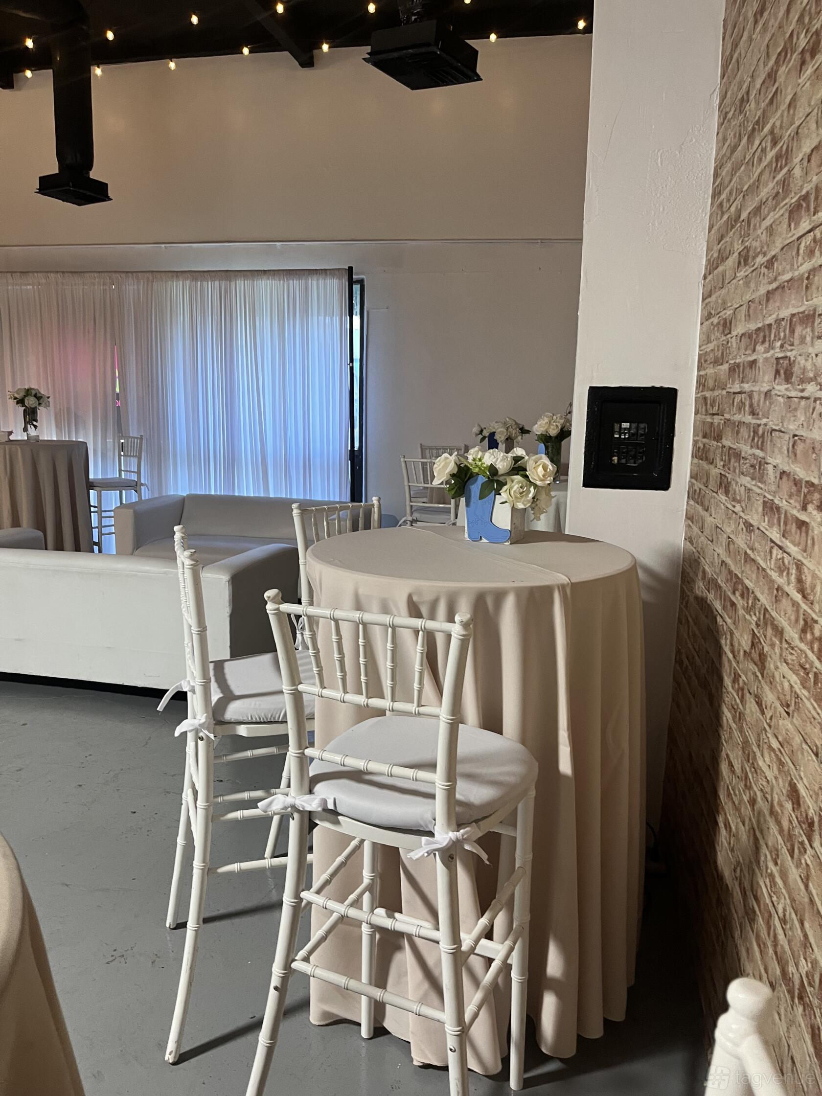 Rustic Event Space - Yaya’s Showroom - Event Venue Rental - Tagvenue.com