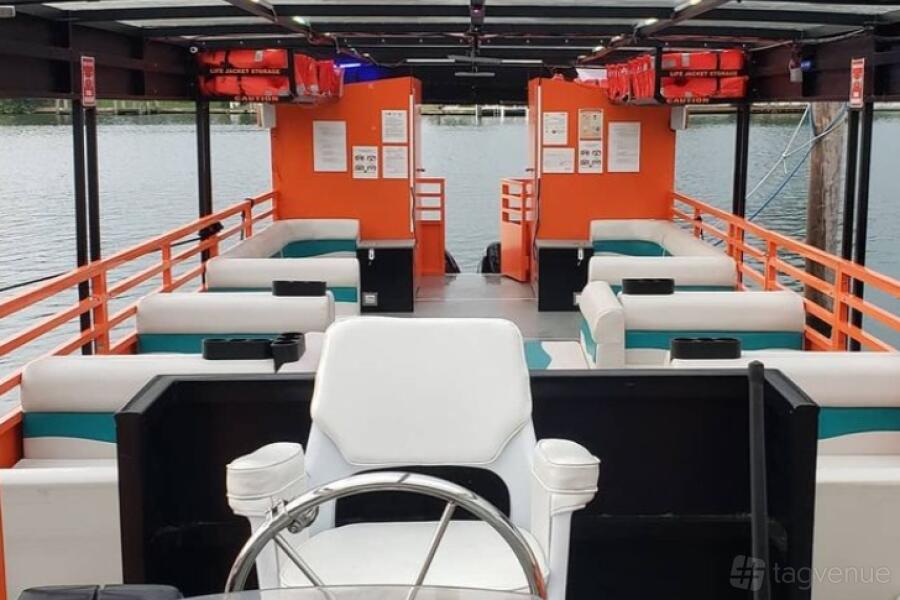 50' Pontoon 50' Pontoon