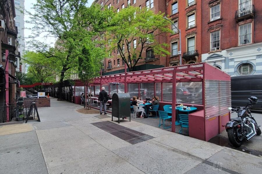 Outdoor Dining Area Outdoor Dining Area