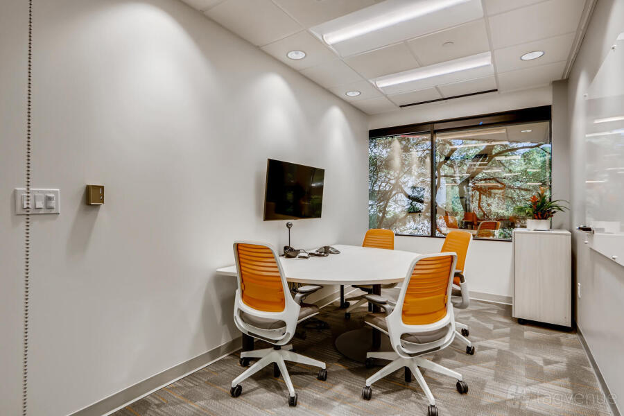 Small Room at Office Evolution - Austin Arboretum