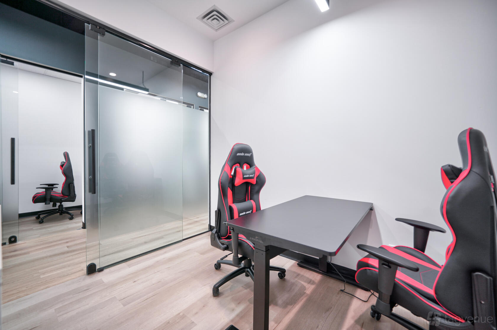 Daily office rental at LaunchHub Space at LaunchHub Space