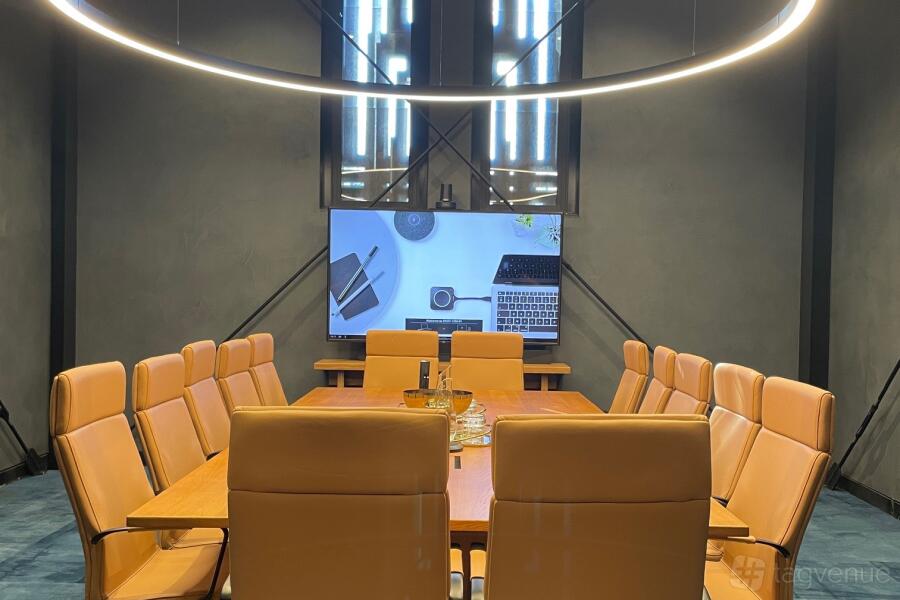Premium 14-person Boardroom Premium 14-person Boardroom