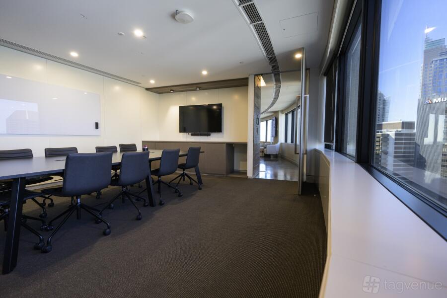 Boardroom 10-Seater 33.02 at