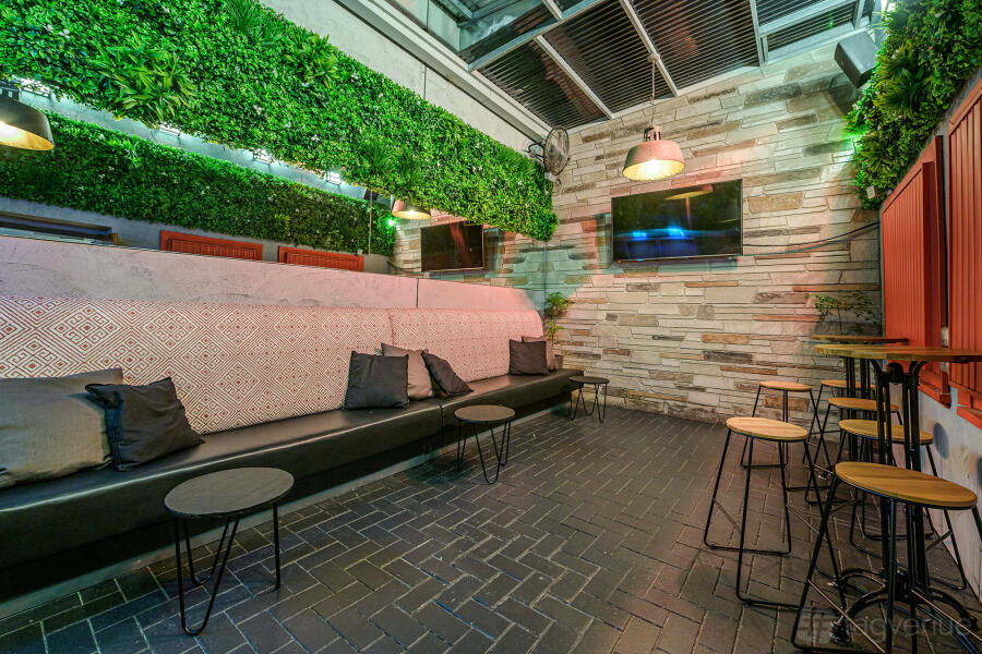 Private Courtyard at 399 Bar