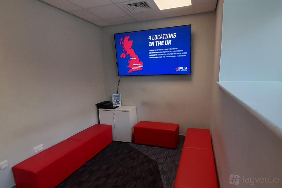 De-Brief Room at