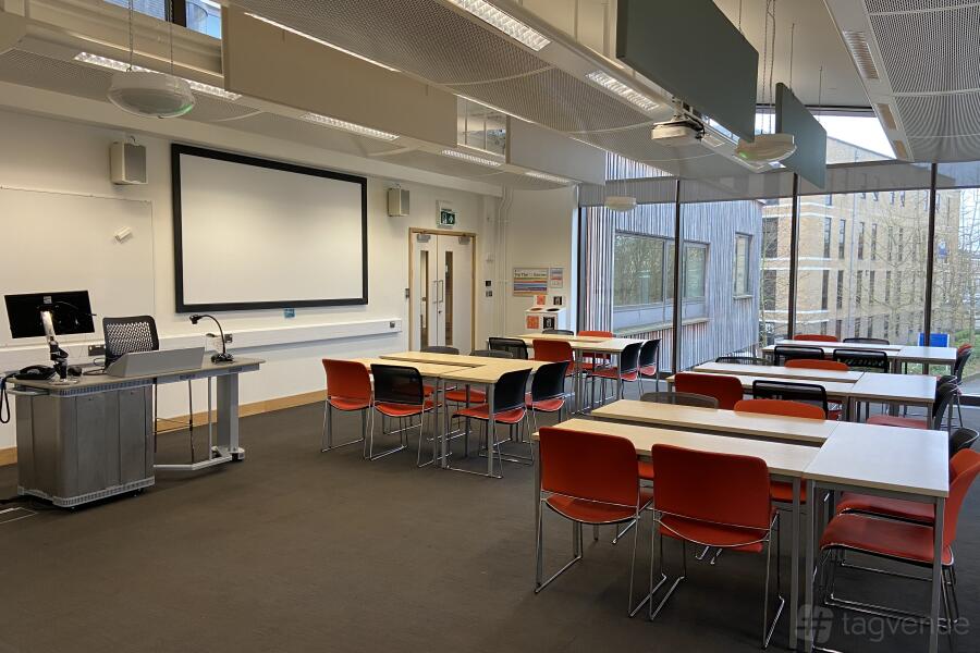 Medium classroom at