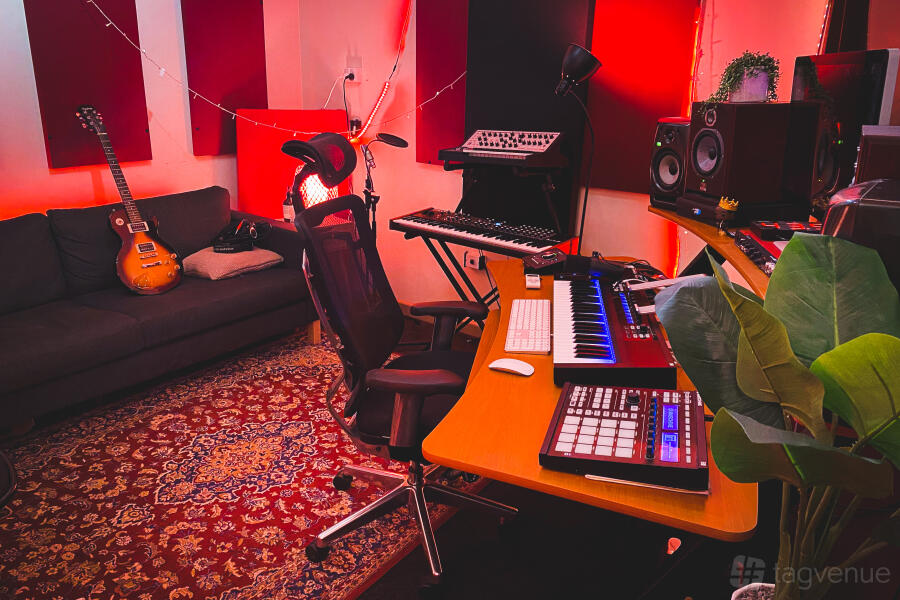 Production & Vocal Recording Studio Production & Vocal Recording Studio