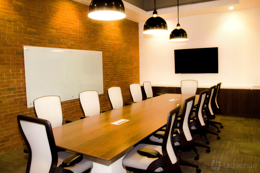 Large Conference Room Large Conference Room