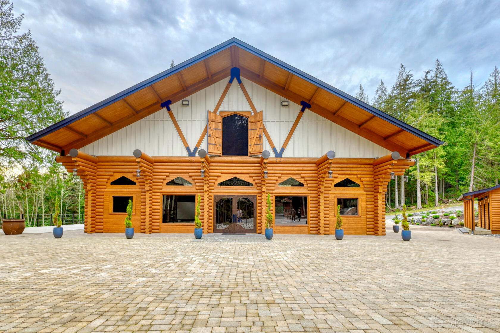 Cimitrical Ridge Building Yellowstone Building - Scimitar Ridge Ranch - Event Venue Rental ...