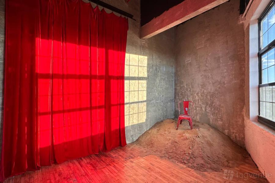 Sunny Photo Studio with Sand at MikSpace - Johnson Ave