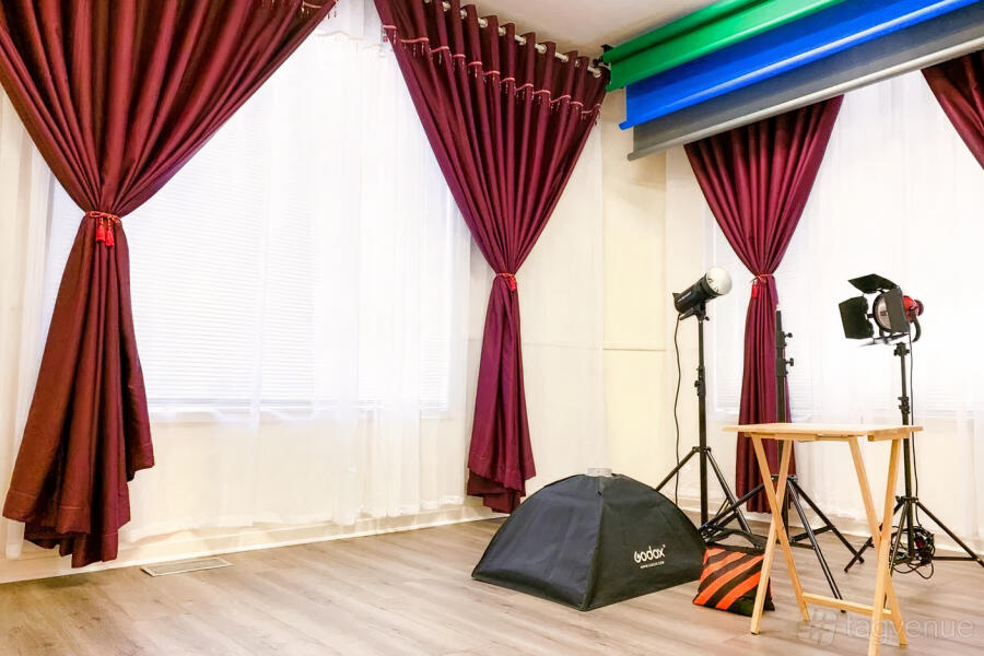 264SF Square Studio at