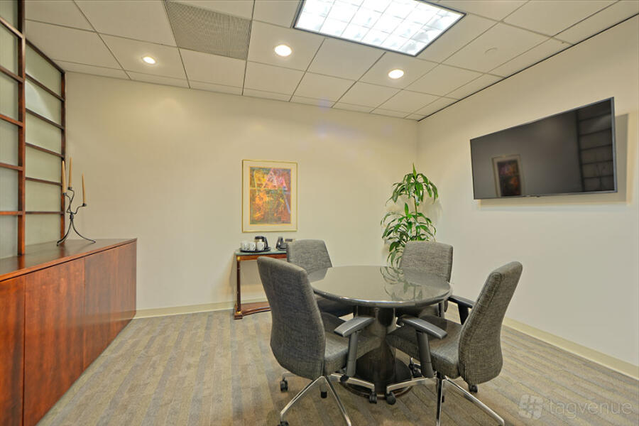 Uptown Meeting Room Uptown Meeting Room