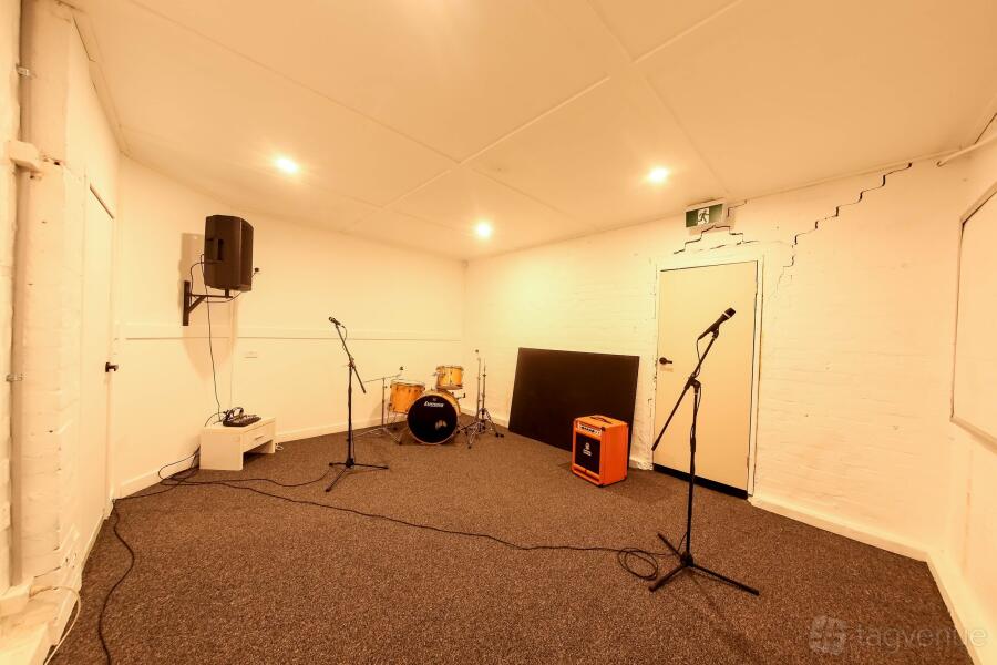 Room 1 Room 1