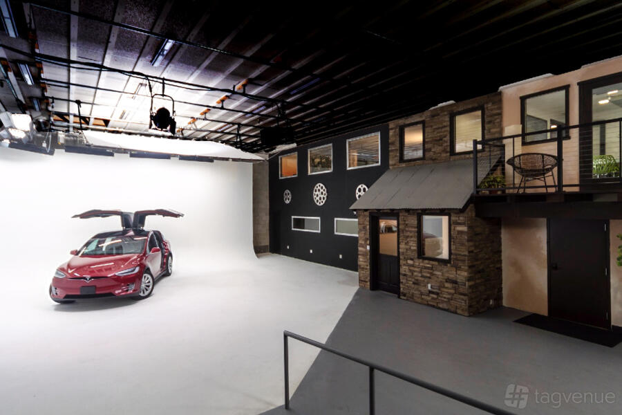 Photo / Film Studio Photo / Film Studio