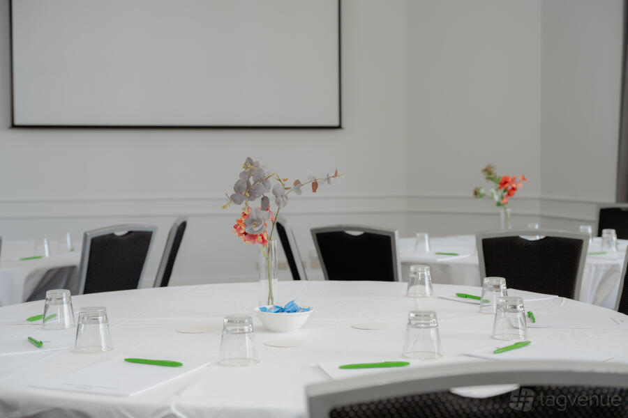 Bottlebrush Room at Holiday Inn Sydney Potts Point