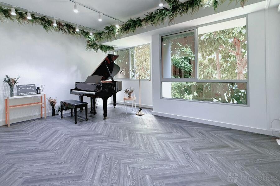 Grand Piano River Valley Grand Piano River Valley