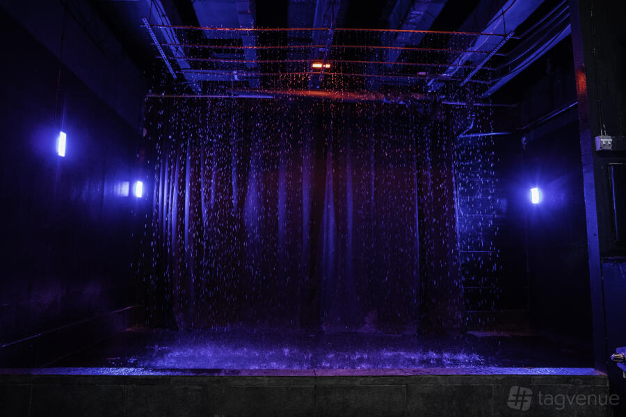 Hill 7 - Rain Room Hill 7 - Rain Room