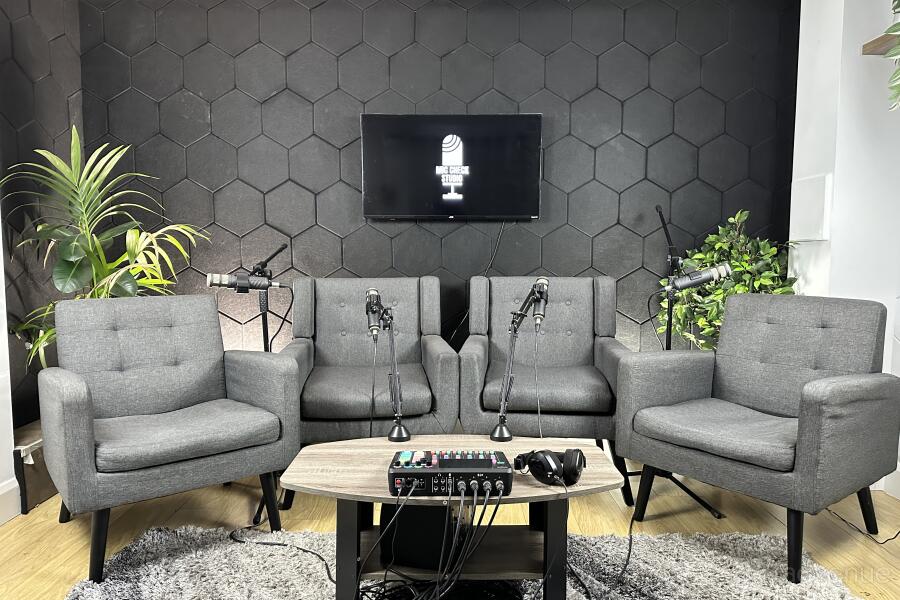 Podcast Studio inc.technician Podcast Studio inc.technician