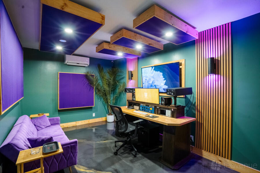 Basswood Studios 🔊 Basswood Studios 🔊