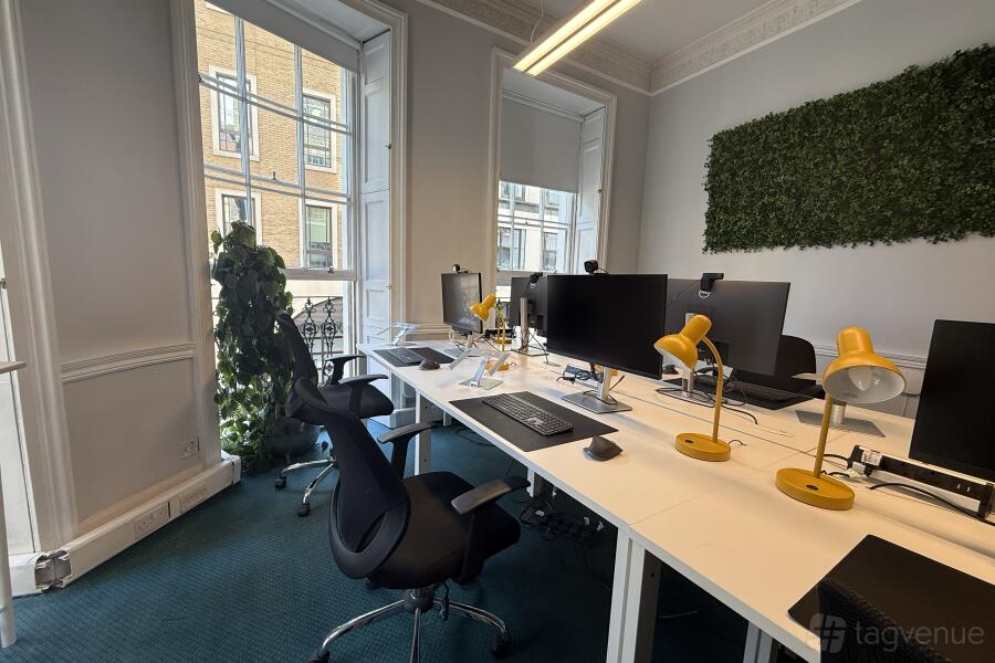 Fitted Day Office Fitted Day Office