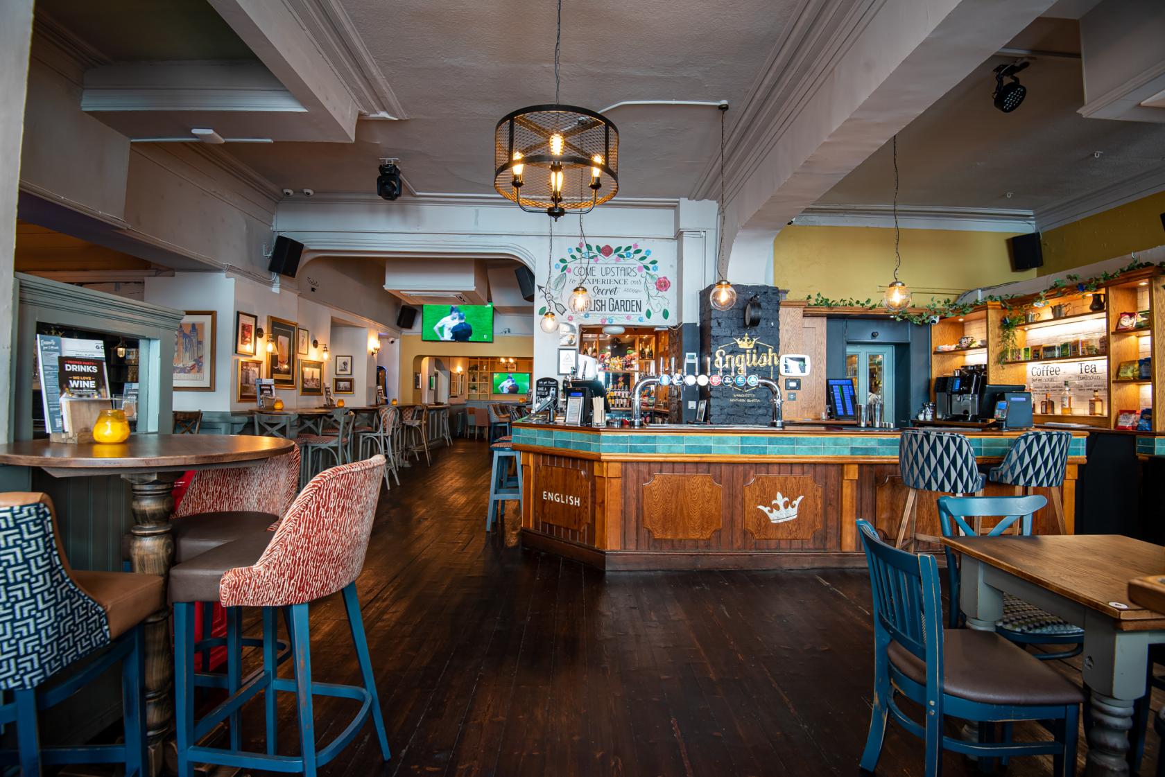 Bar & Function Room - English Lounge NQ - Event Venue Hire - Tagvenue.com