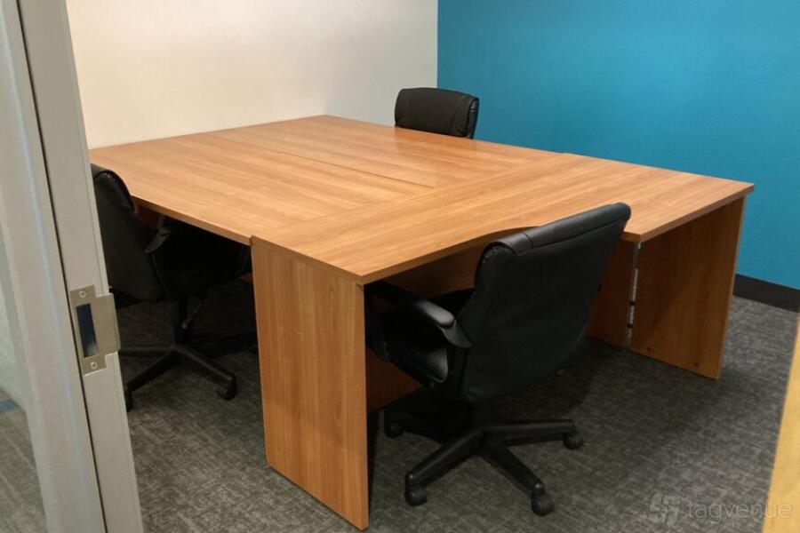 Papaya: Flexible Meeting Room at