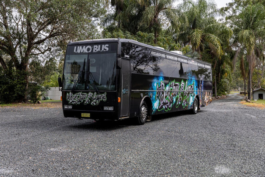 Vip Limo Bus 20-seat VIP Limo Bus - The Venga Bus - Event Venue Hire - Tagvenue.com