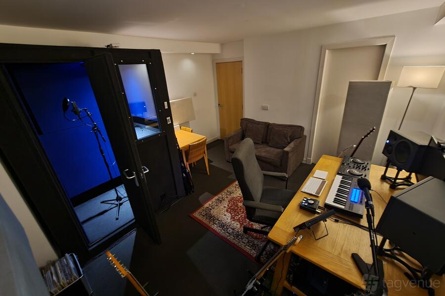 Black Cave Recordings Event Venue Hire Edinburgh Tagvenue black-cave-recordings-event-venue-hire-edinburgh-tagvenue