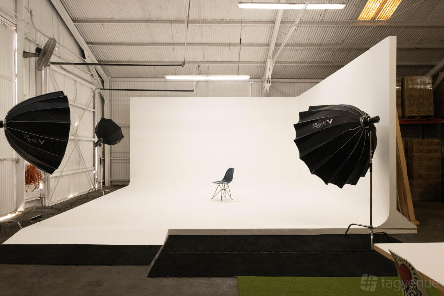 Two Wall White Cyclorama Two Wall White Cyclorama