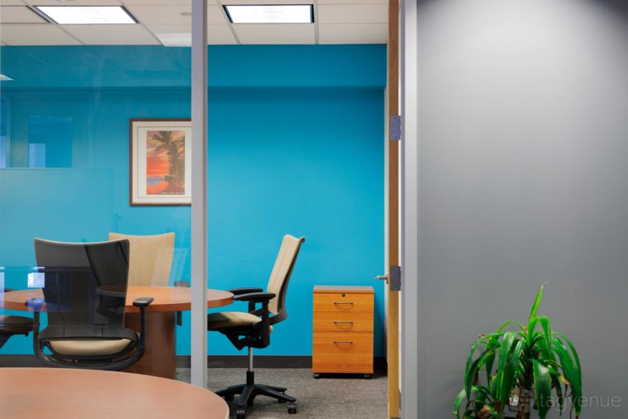 Banana: Focus Meeting Room at