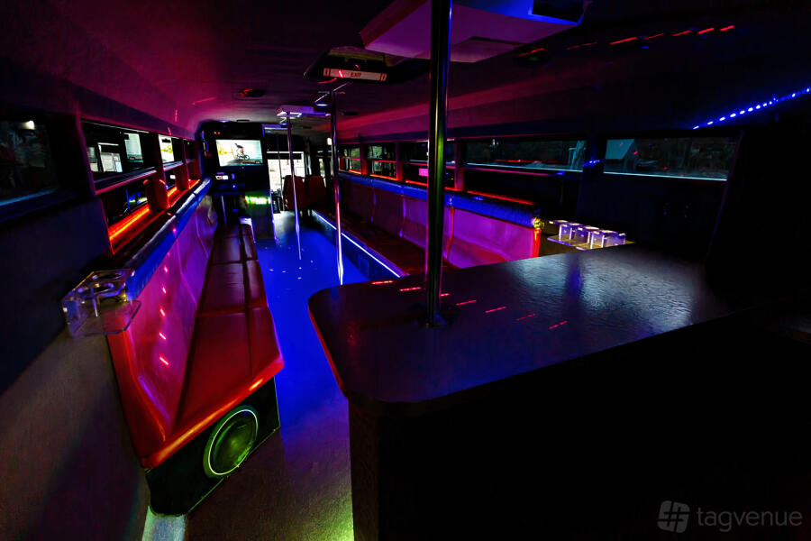 30-seat Venga Limo Bus 30-seat Venga Limo Bus
