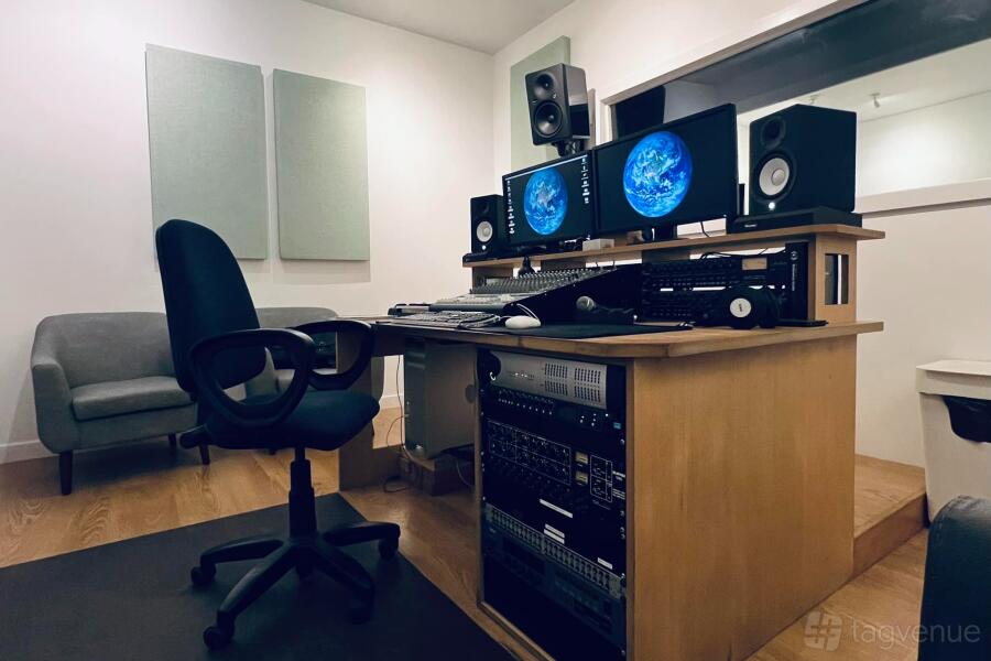 Entire Studio Entire Studio